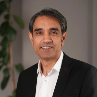 Dr Syed Abdi, GMC-registered doctor at Healing-PRP Clinics